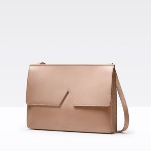 Vince Signature V Crossbody bag in Taupe